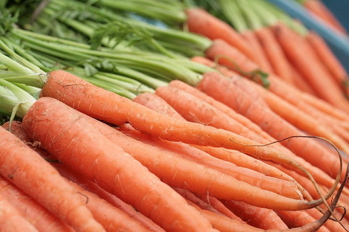 800px-Carrots